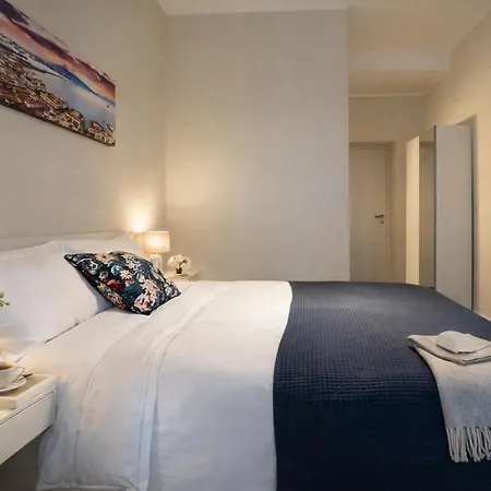Silia House Centro 게스트하우스 4*