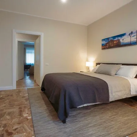 Silia House Centro 게스트하우스 4*